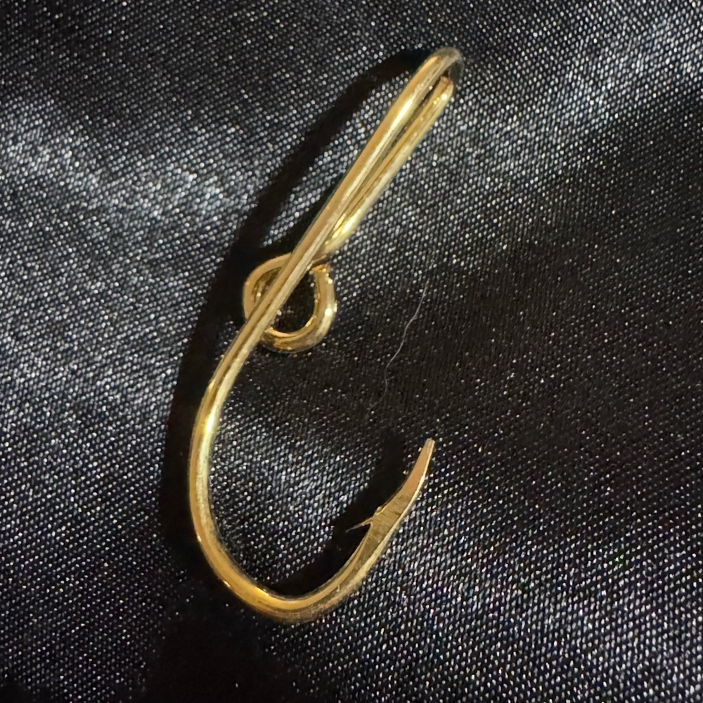 NWOT Fish Hook Hat Clip Gold Color
